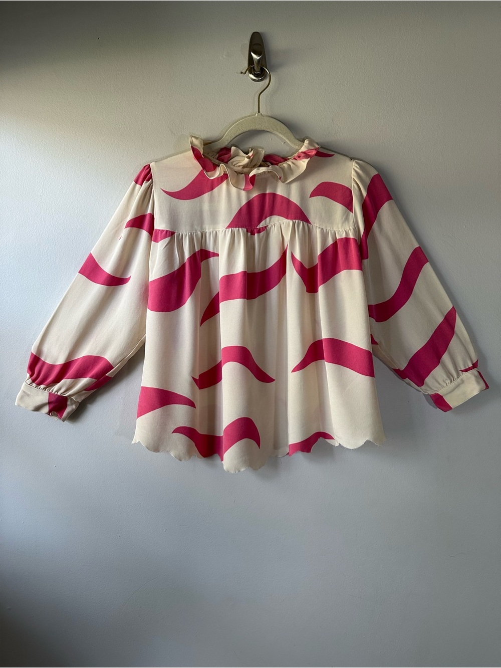 Miss Davenport 100% Silk Ruffle Collar Scalloped Hem Pink Wave Printed Top Sz 8